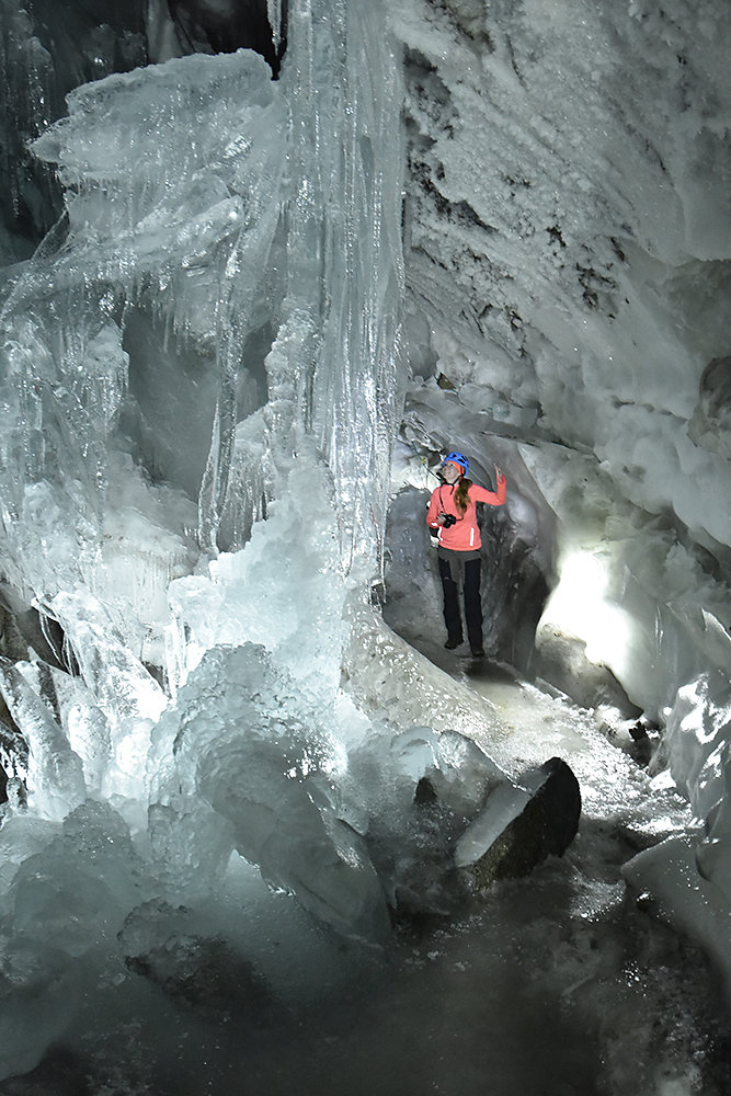 Tuxergletscher-Eishoehle.jpg